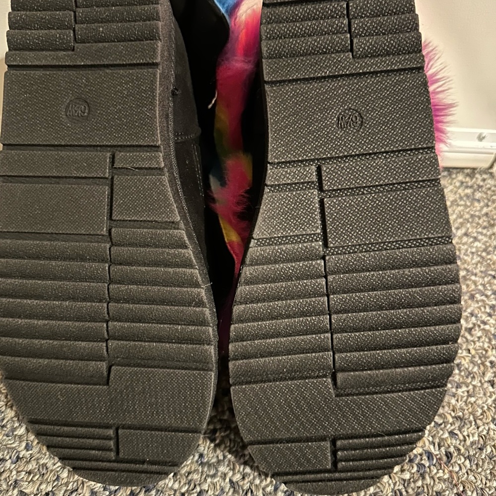 NWOT: Rainbow 🌈 boots sz 6.5 wide